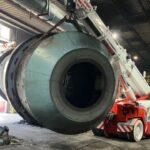 Movimiento de maquinaria pesada de un tambor industrial de gran tonelaje